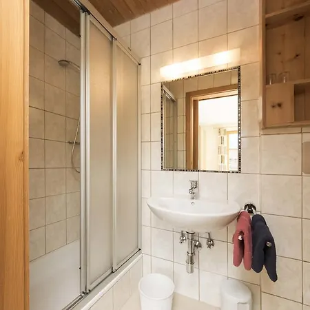 豪斯雷娜特酒店 4* 考恩台尔