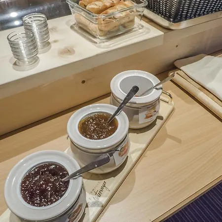 豪斯雷娜特酒店 4*