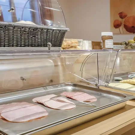 豪斯雷娜特酒店 4* 考恩台尔