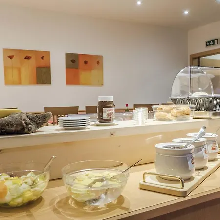 豪斯雷娜特酒店 4*